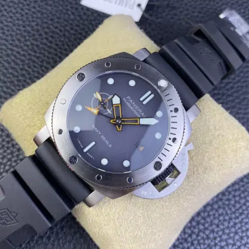 Replica Panerai Submersible Pam01323