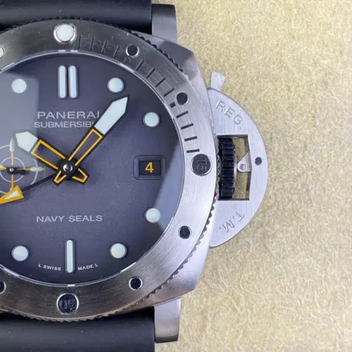 Replica Panerai Submersible Pam01323