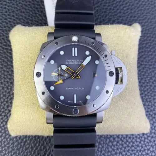 Replica Panerai Submersible Pam01323