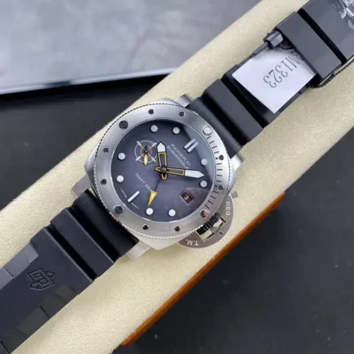 Replica Panerai Submersible Pam1323