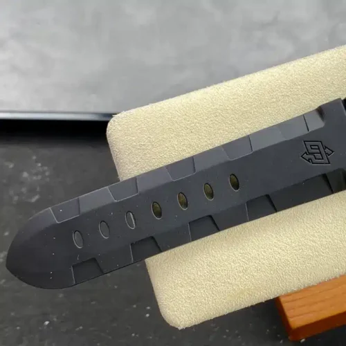 Replica Panerai Submersible Pam1323