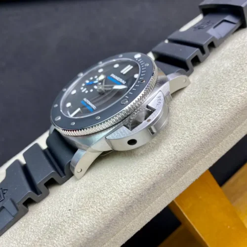Replica Panerai Luminor Submersible Pam 683