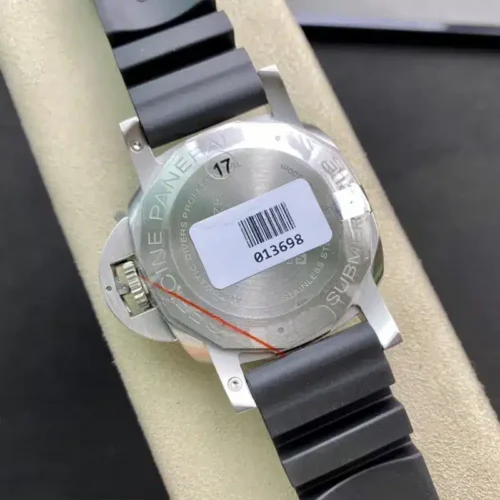 Replica Panerai Luminor Submersible Pam 683