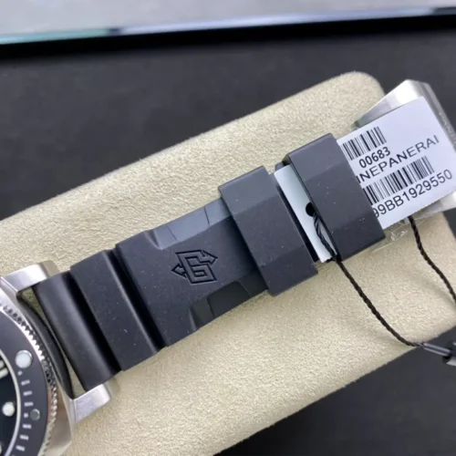 Replica Panerai Luminor Submersible Pam 683